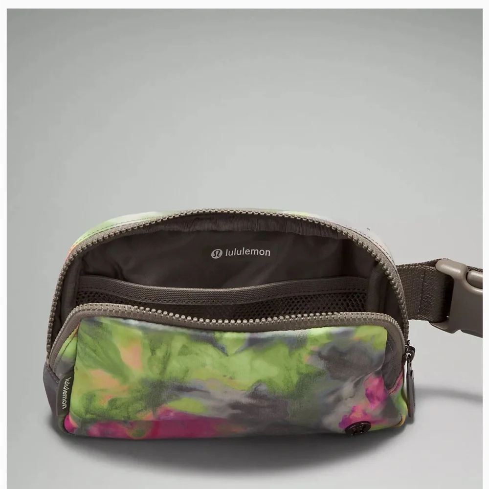 🔥LULULEMON EVERYWHERE BELT BAG 1L-HYPER DYE MULTI/ROVER PRINT🔥 - Picture 6 of 16